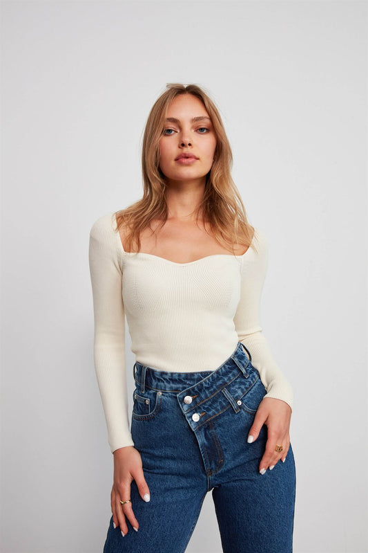 Pullover mit herzförmigem Ausschnitt - creme